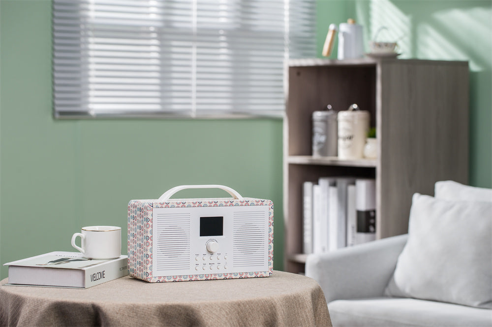 Radio multifonctionnelle AOVOTO FM/DAB+ Bluetooth Aux In, radio DAB avec réveil et minuterie de sommeil et écran couleur TFT 2,4 (DAB_TB_05)